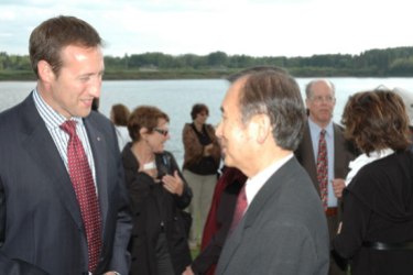 Canadian Foreign Minister Peter MacKay and Hiroshima Mayor Tadatoshi Akiba