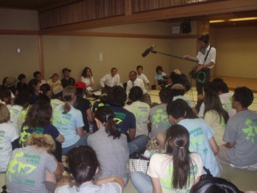Amb Jayantha Dhanapala in discussion with participants of a summer programme titled "Hiroshima & Peace" at the Hiroshima University on 6th August 2008