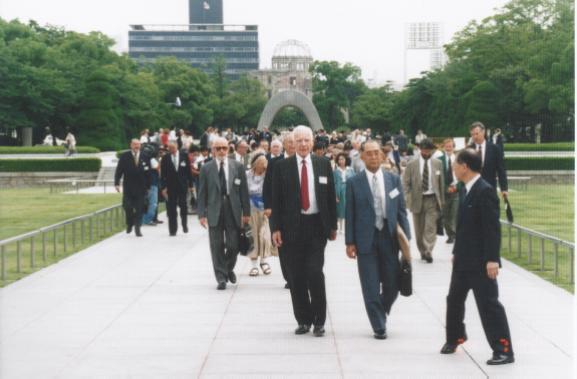 1995_45thPugConf_Hiroshima_FC_JR_Konuma_Holdren